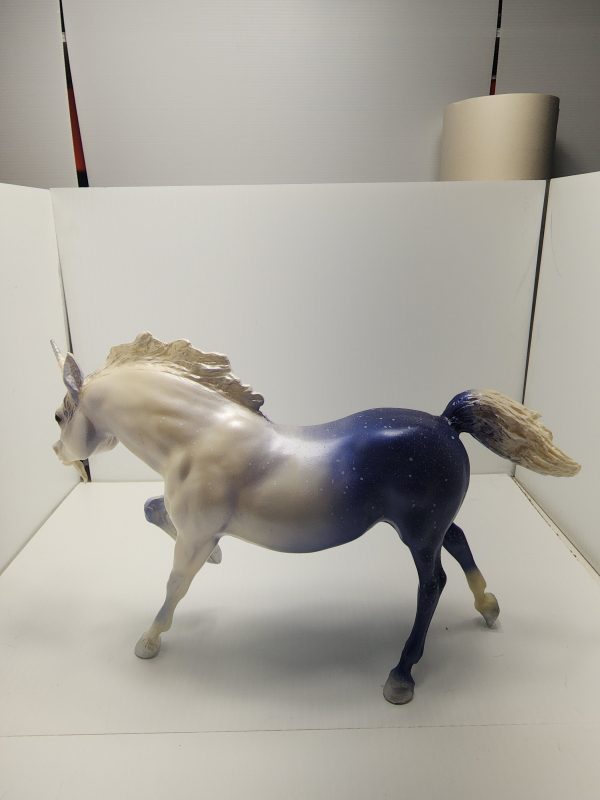 Breyer Unicorn Stardust in a Silver and Midnight Blue Pearlescent Finish - Image 3