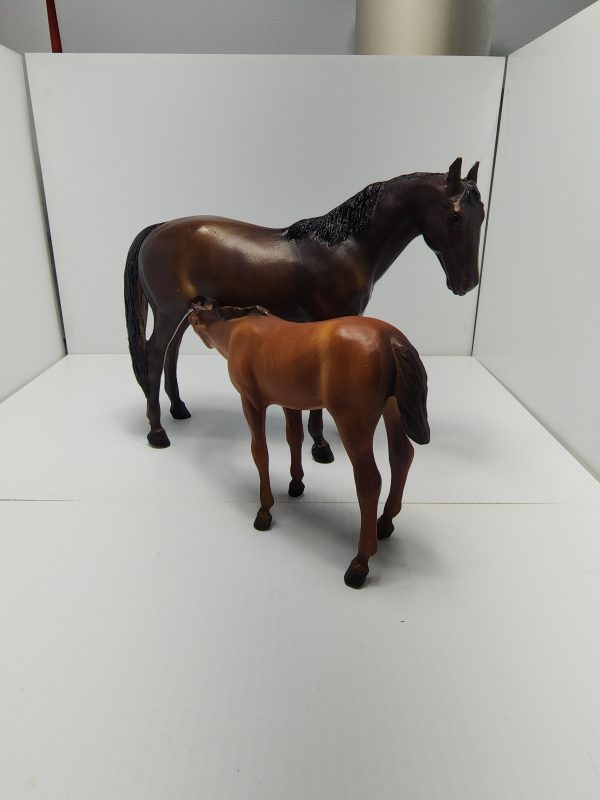 Breyer Thoroughbred Mare and Foal Gift Set