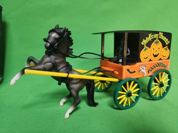 Breyer Haunted Hay Ride Halloween Stablemate Special 2005 - Image 3