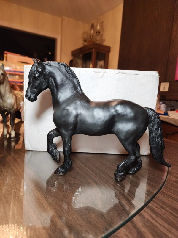 Breyer Friesian Model #485, released from 1992-1995, Vintage, Brown Hooves - Image 2