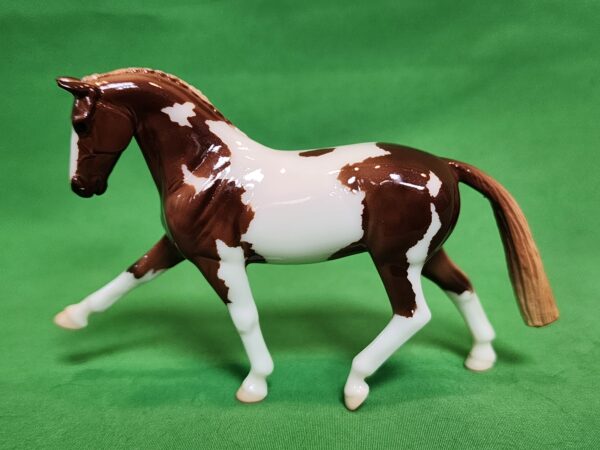 Shiloh - 2016 Breyer Stablemates Collector's Club - Image 2